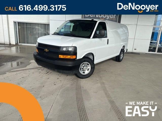 2026 Chevrolet Express 2500 Work Van HD's photo