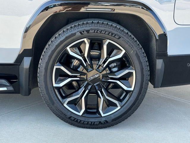 2024 GMC Sierra EV Denali Edition 1