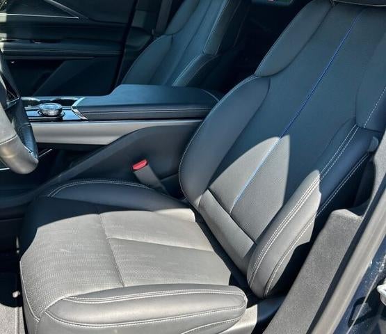 2025 Cadillac LYRIQ Luxury 1
