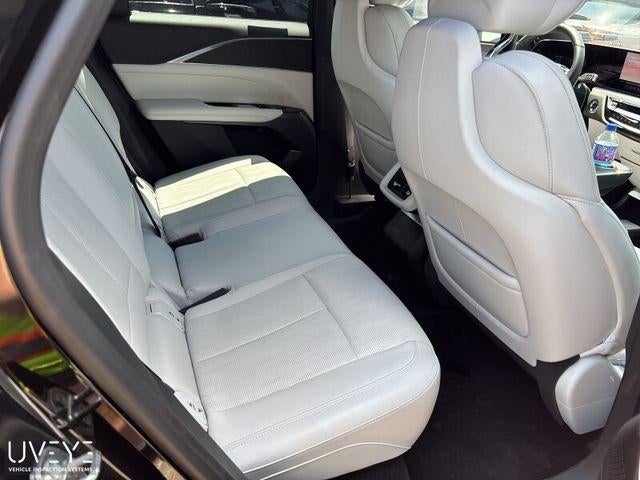 2024 Cadillac LYRIQ Luxury 1