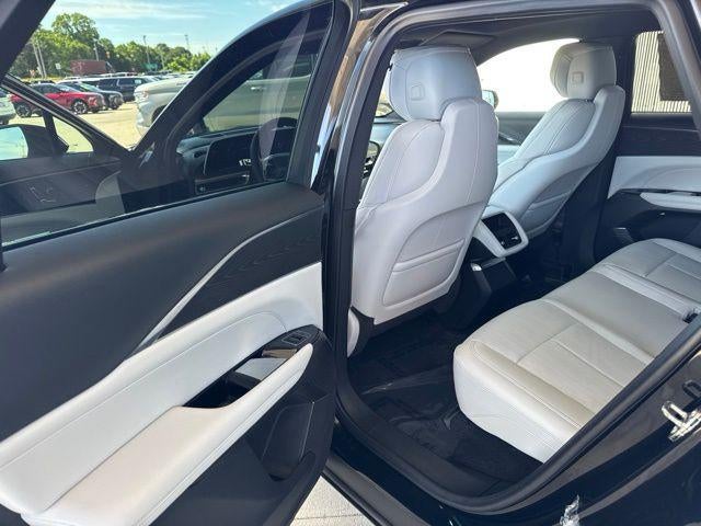 2024 Cadillac LYRIQ Luxury 1