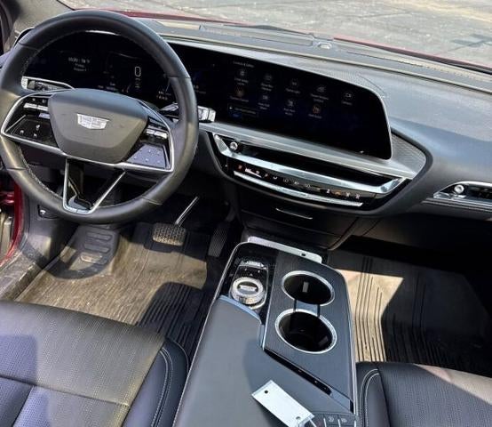 2024 Cadillac LYRIQ Luxury 1