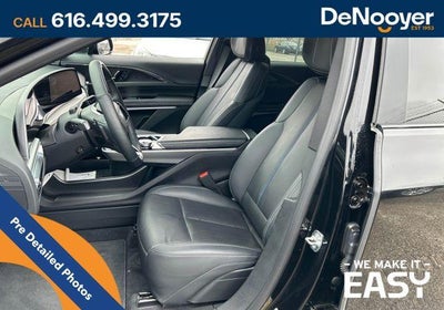 2024 Cadillac LYRIQ Luxury 3