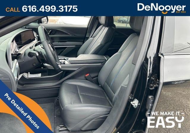 2024 Cadillac LYRIQ Luxury 3