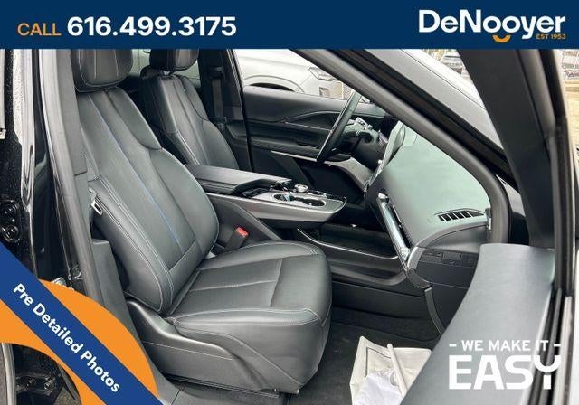 2024 Cadillac LYRIQ Luxury 3