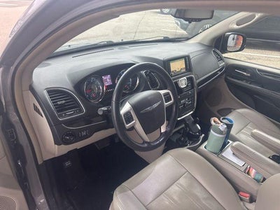 2014 Chrysler Town & Country Touring-L