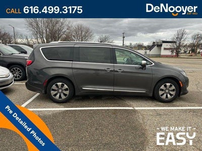 2018 Chrysler Pacifica Hybrid Limited