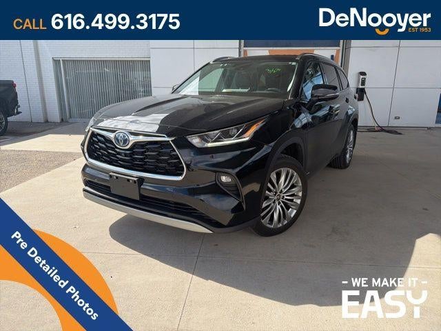 2023 Toyota Highlander Hybrid Platinum