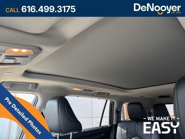 2023 Toyota Highlander Hybrid Platinum