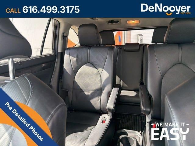 2023 Toyota Highlander Hybrid Platinum