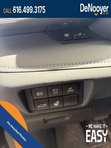 2023 Toyota Highlander Hybrid Platinum