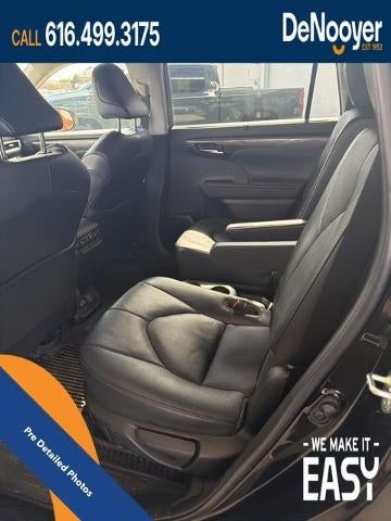 2023 Toyota Highlander Hybrid Platinum