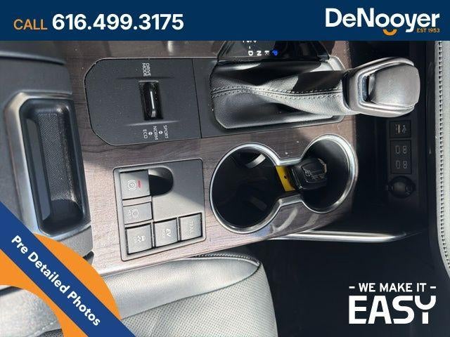 2023 Toyota Highlander Hybrid Platinum