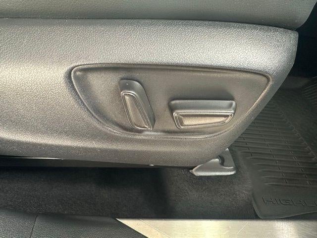 2023 Toyota Highlander Hybrid Platinum