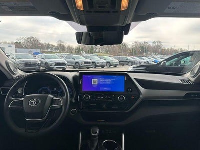 2023 Toyota Highlander Hybrid Platinum