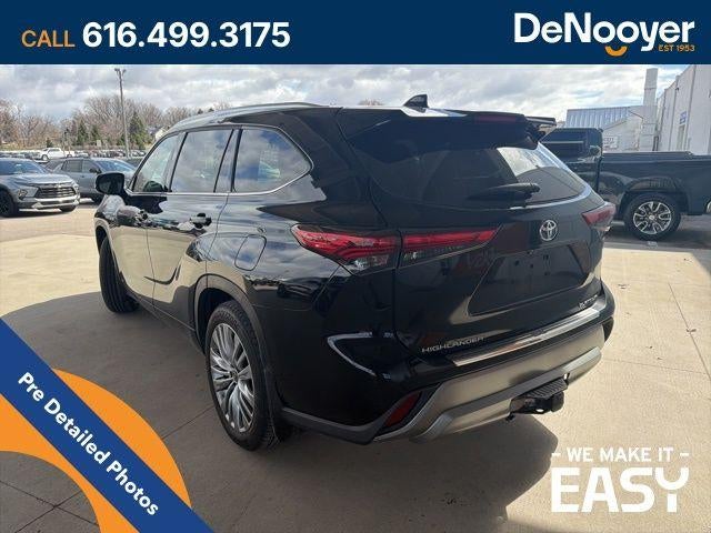 2023 Toyota Highlander Hybrid Platinum