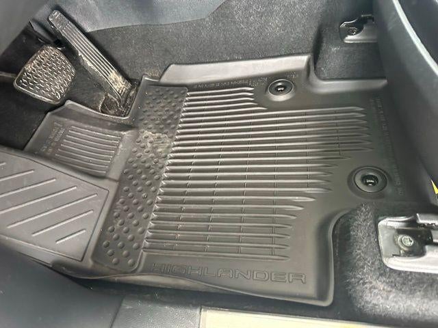 2023 Toyota Highlander Hybrid Platinum
