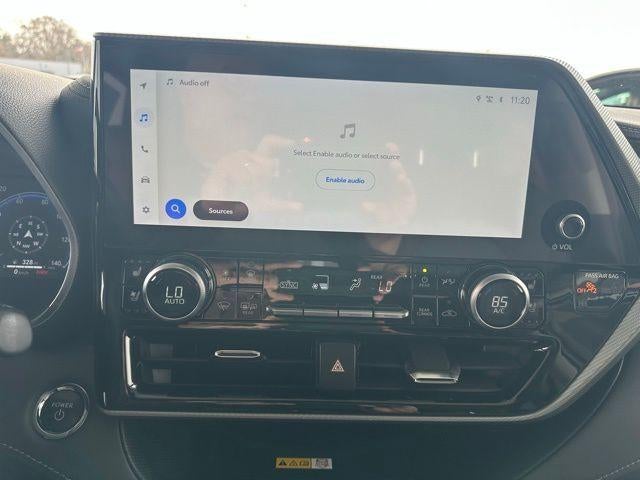 2023 Toyota Highlander Hybrid Platinum