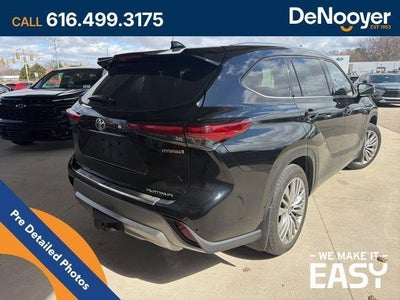 2023 Toyota Highlander Hybrid Platinum