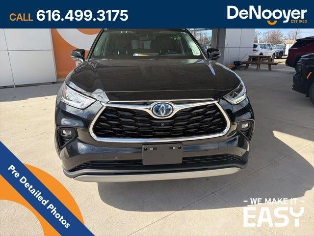 2023 Toyota Highlander Hybrid Platinum