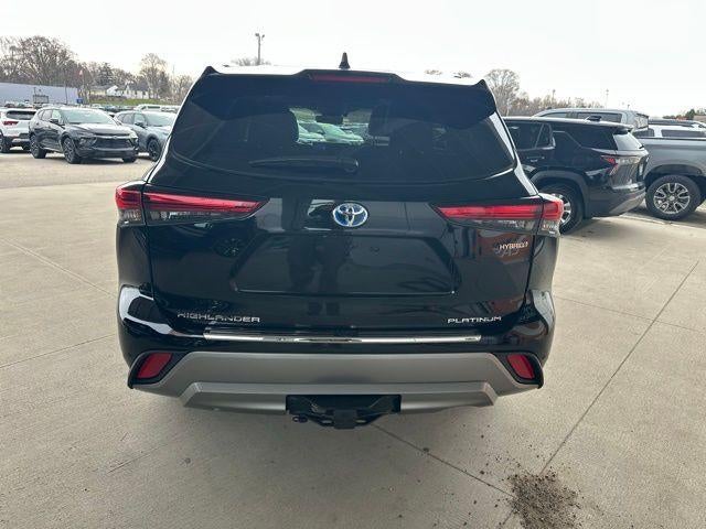 2023 Toyota Highlander Hybrid Platinum