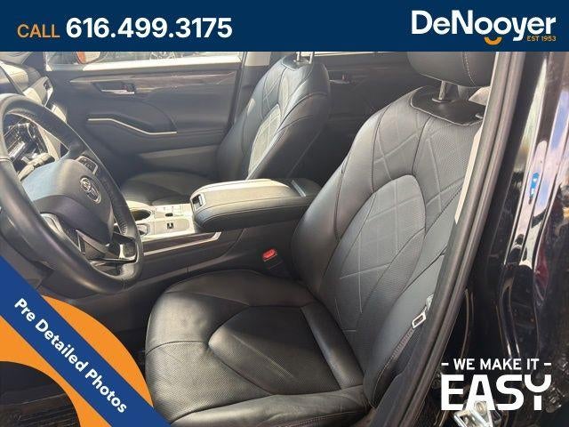 2023 Toyota Highlander Hybrid Platinum